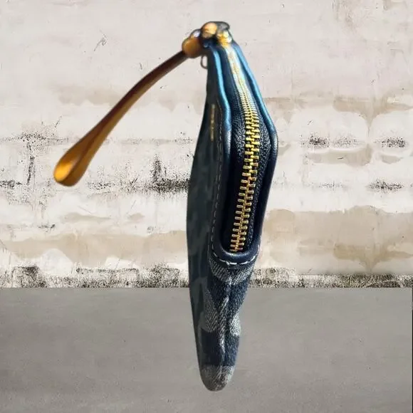 Coach NWT Corner Zip Wristlet In Signature Denim - Picture 4 of 9